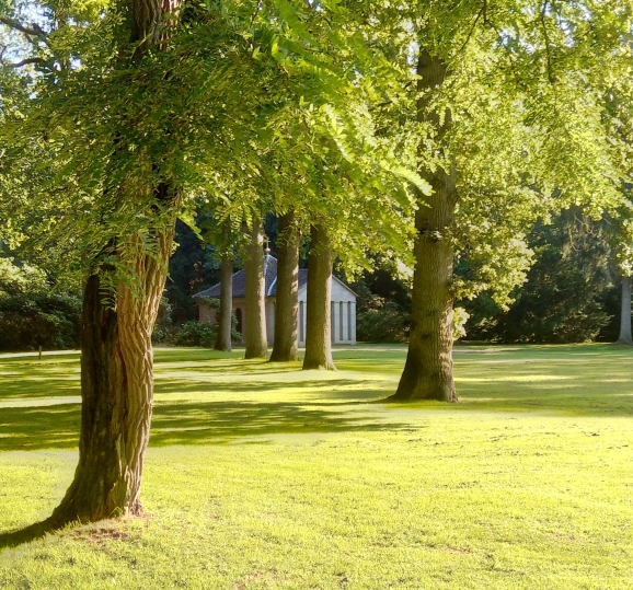 Das Mausoleum im Park